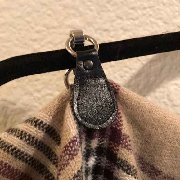 Darling Asymmetrical poncho - Picture 8 of 8